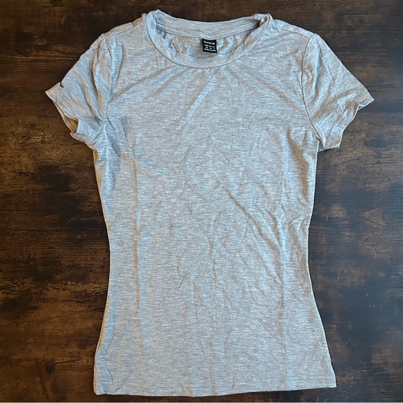 Assorted Basic T-Shirts - Picture 3 of 7